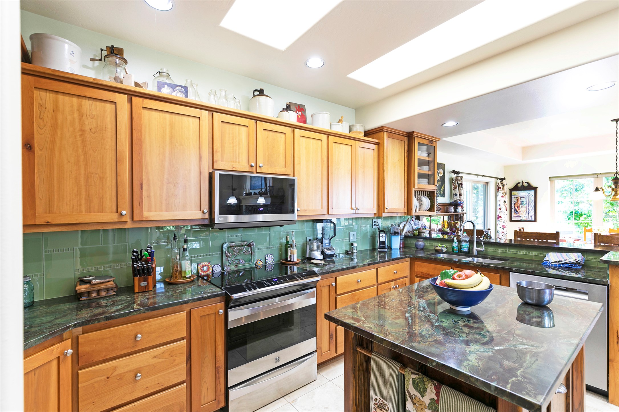 Missoula, Montana 59803, United States, 4 Bedrooms Bedrooms, ,4 BathroomsBathrooms,Residential,Active,170301