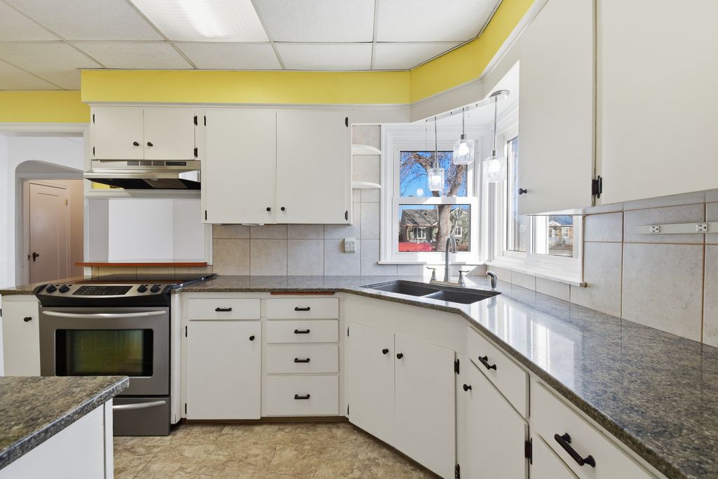 Photo of 2212 4th Avenue N, Great Falls, MT 59401 (MLS # 30064474)