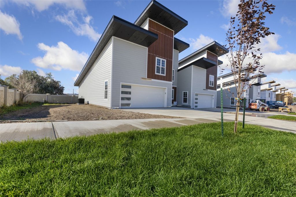 Photo of 2500/2502 Castle Pines Drive, Great Falls, MT 59405 (MLS # 30063740)