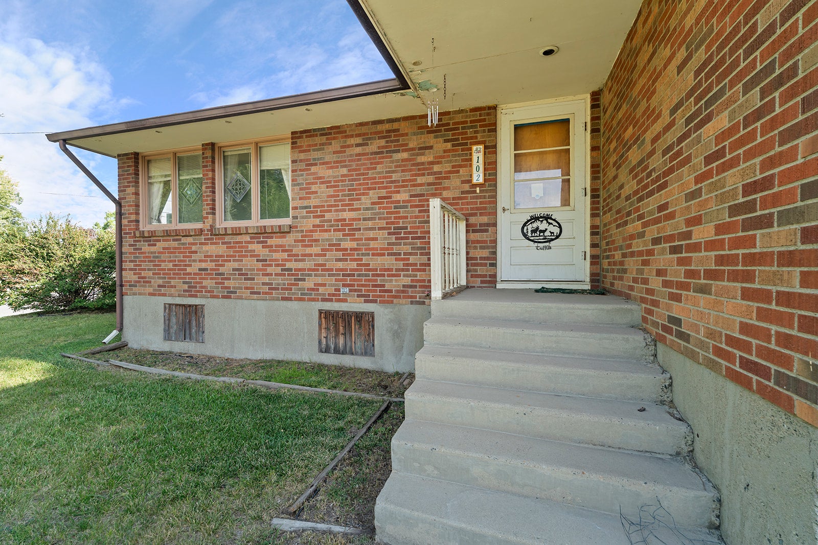 102 E Groschell Street