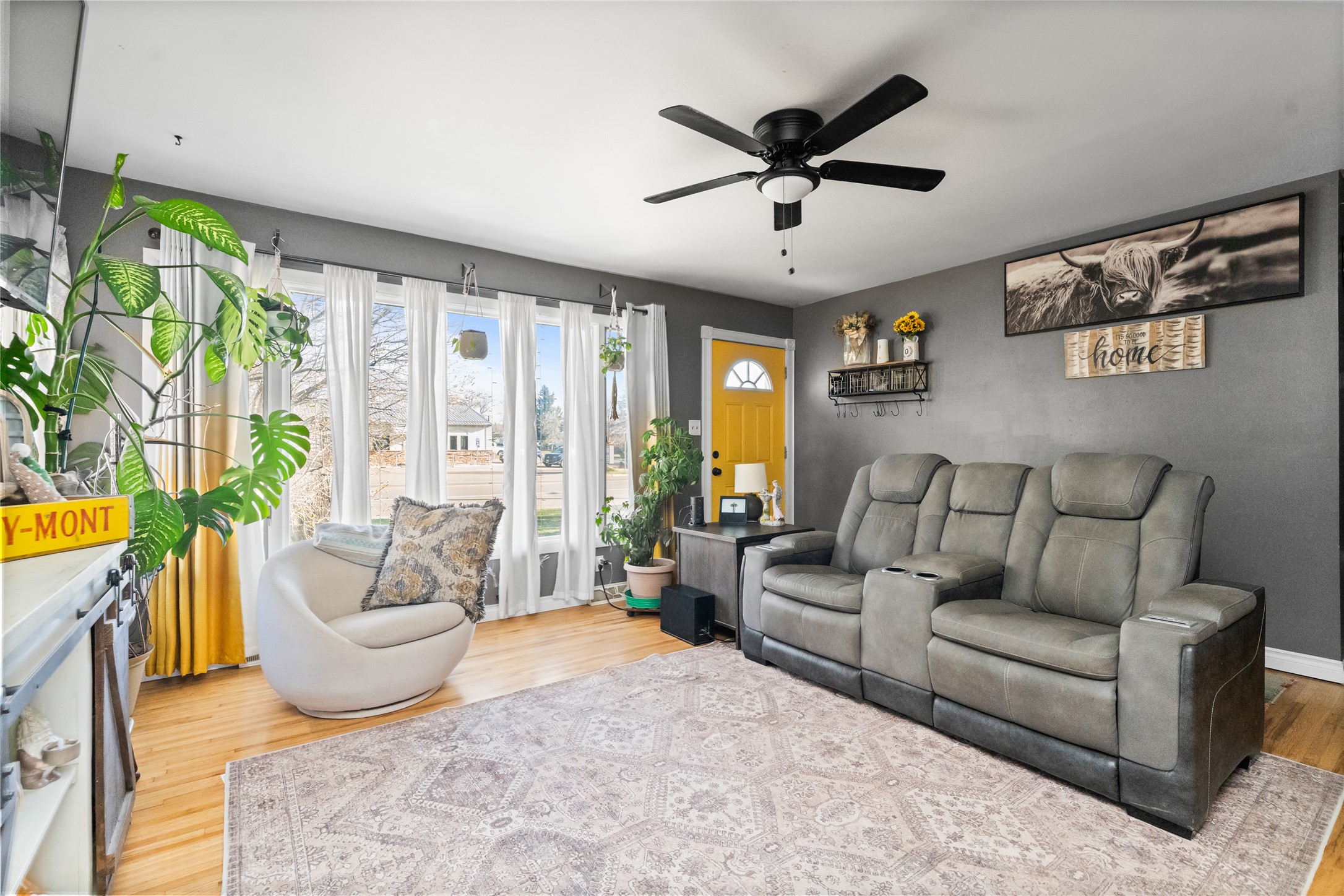 216 Smelter Avenue NW