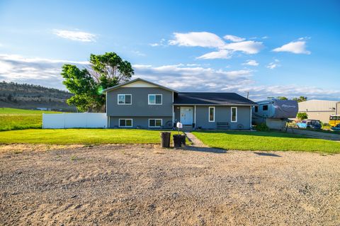 Tiny photo for 601 W Park Avenue, Bridger, MT 59014 (MLS # 30073559)