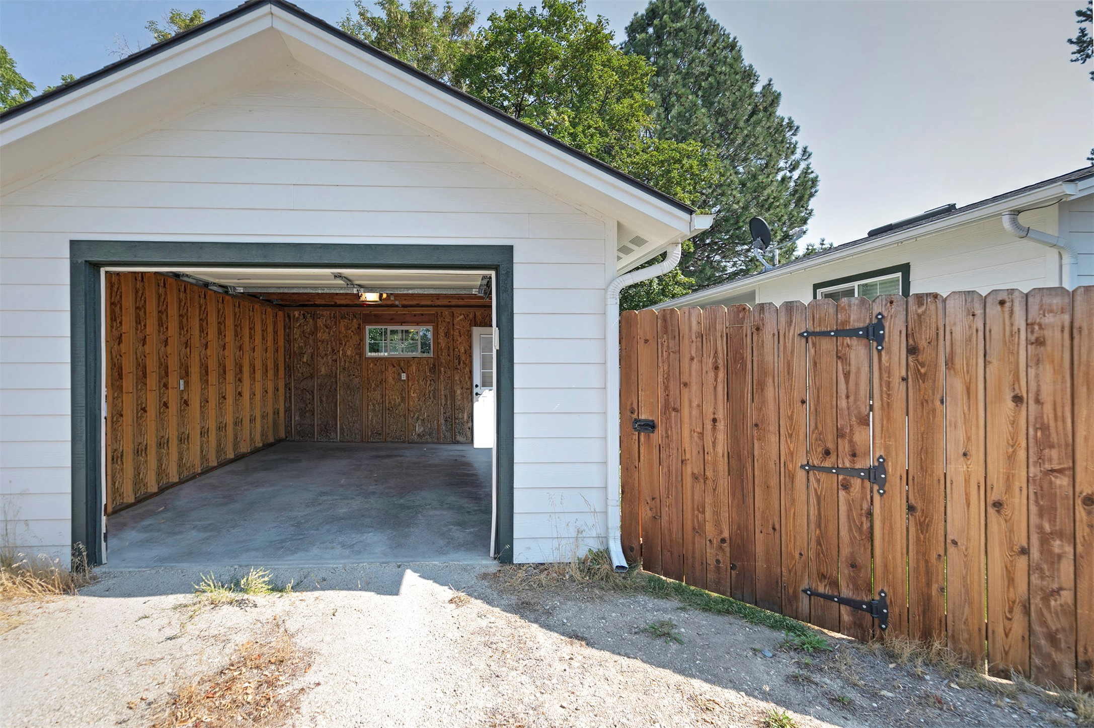 Hamilton, Montana 59840, United States, 2 Bedrooms Bedrooms, ,1 BathroomBathrooms,Residential,Active,231349