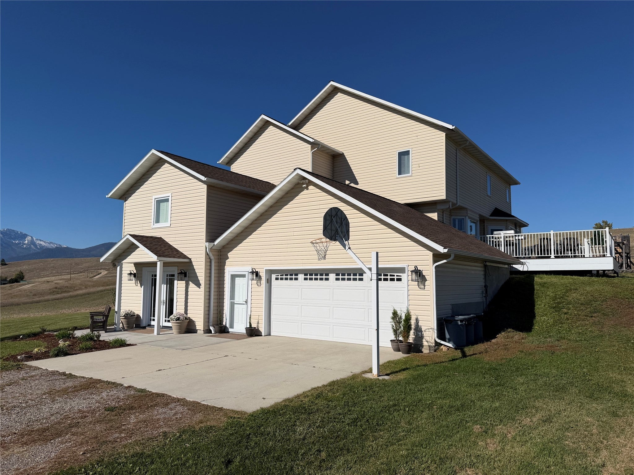 596 Ravenwood Drive