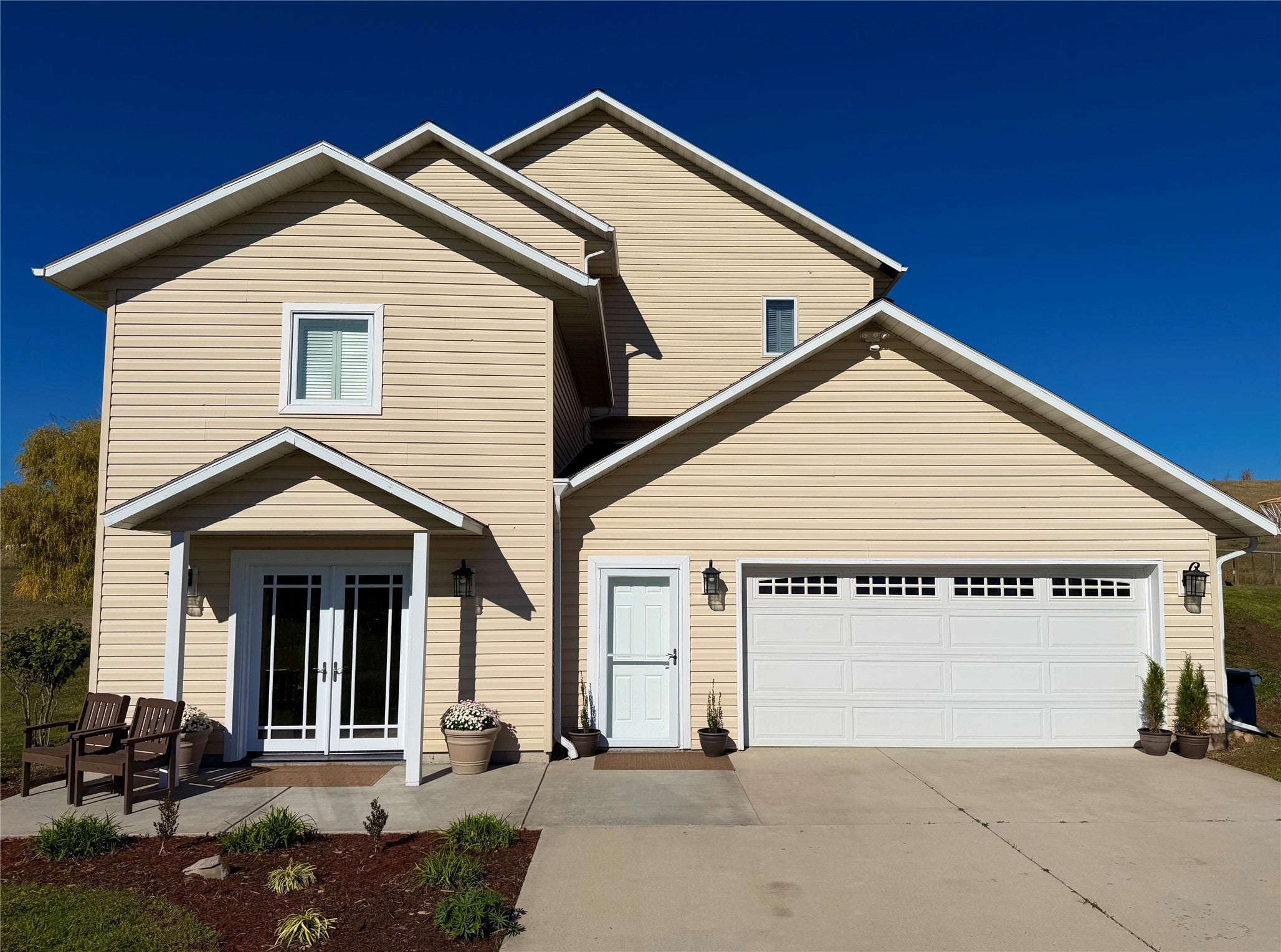 596 Ravenwood Drive