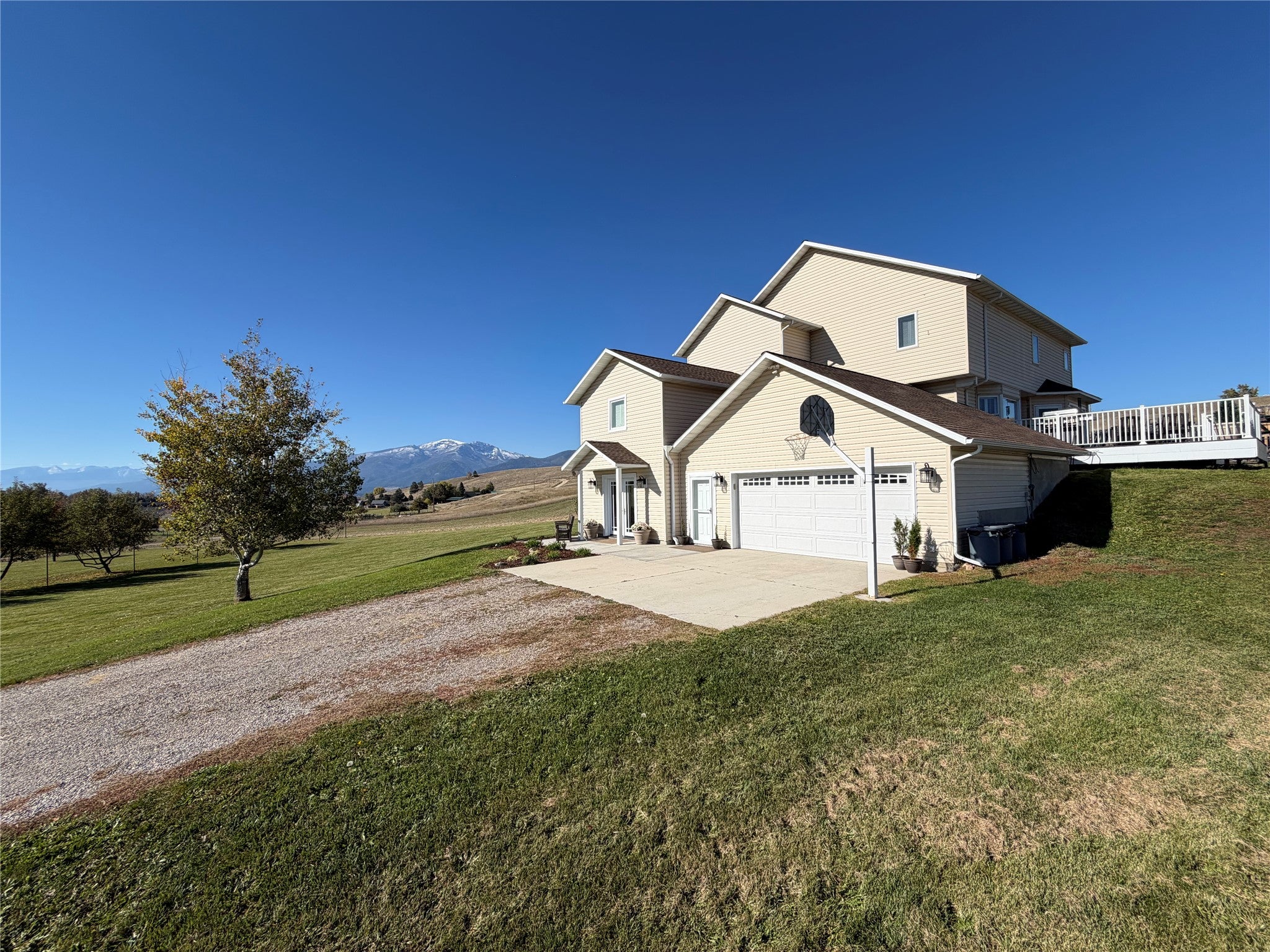 596 Ravenwood Drive
