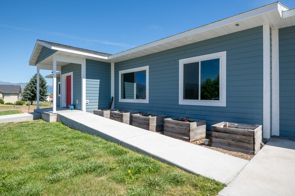 1212 Winners Circle Lane