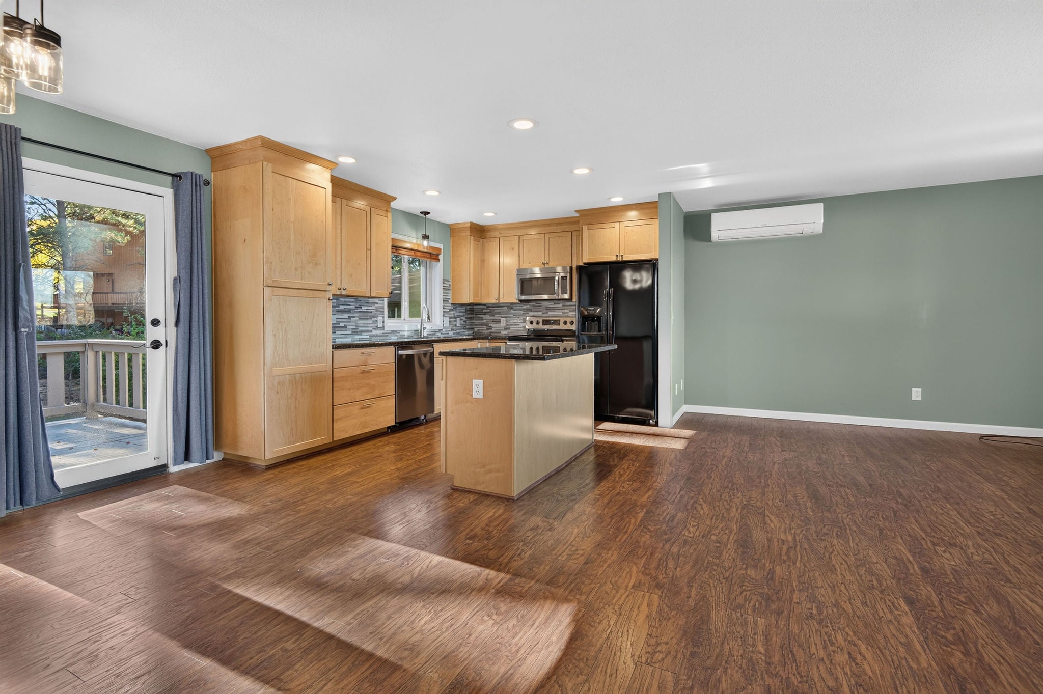 906 Hideout Street