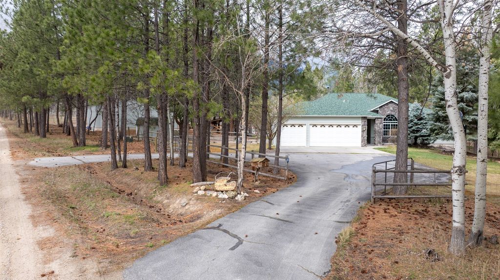 Photo of 234 Bridle Trail, Stevensville, MT 59870 (MLS # 30067835)