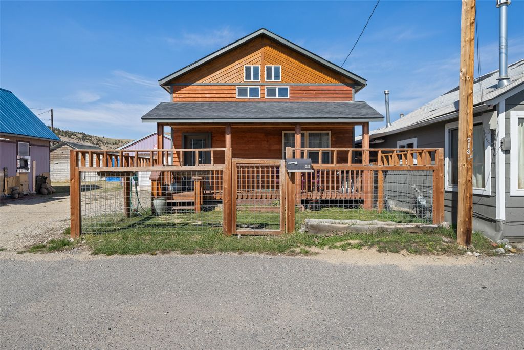Photo of 715 E Front Street, Anaconda, MT 59711 (MLS # 30069153)