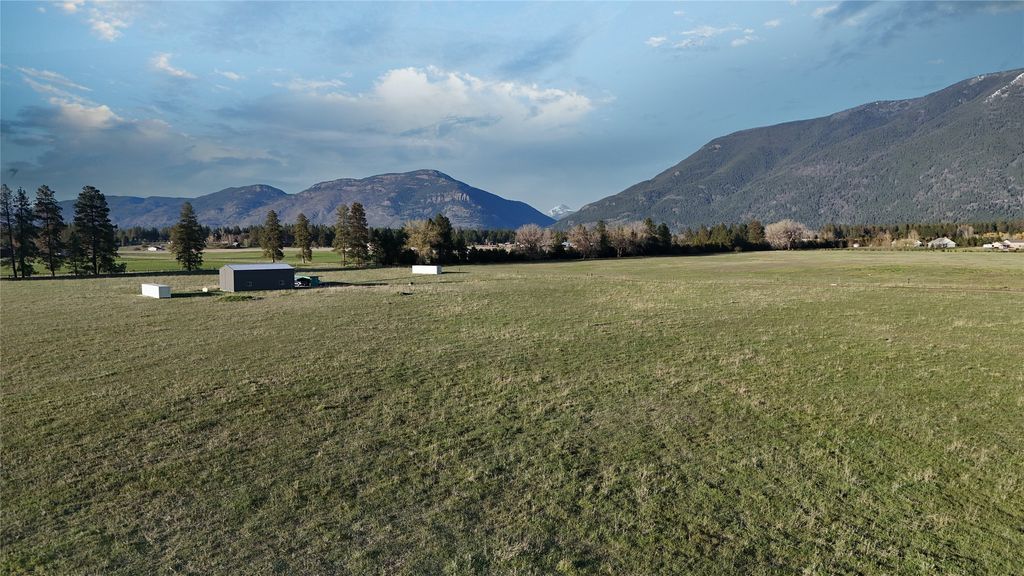 Photo of 142 Fox Lane, Columbia Falls, MT 59912 (MLS # 30070029)