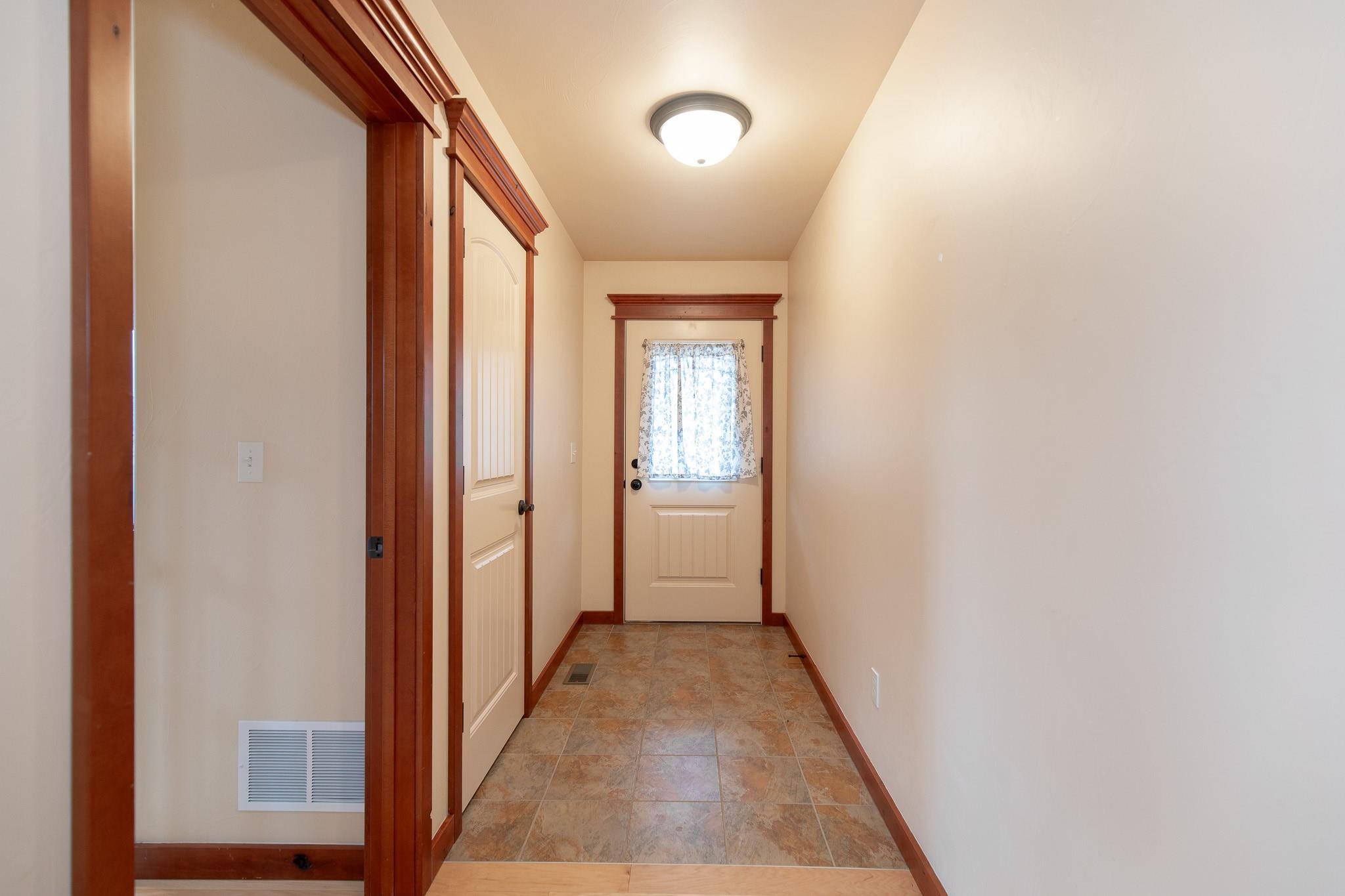 1095 Cottonwood Road