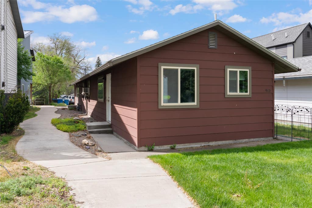 Photo of 915 Charlo Street, Missoula, MT 59802 (MLS # 30070906)