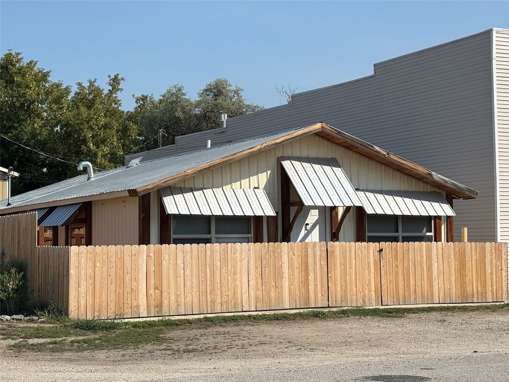 Photo of 292 W Second Street, Corvallis, MT 59828 (MLS # 30057533)