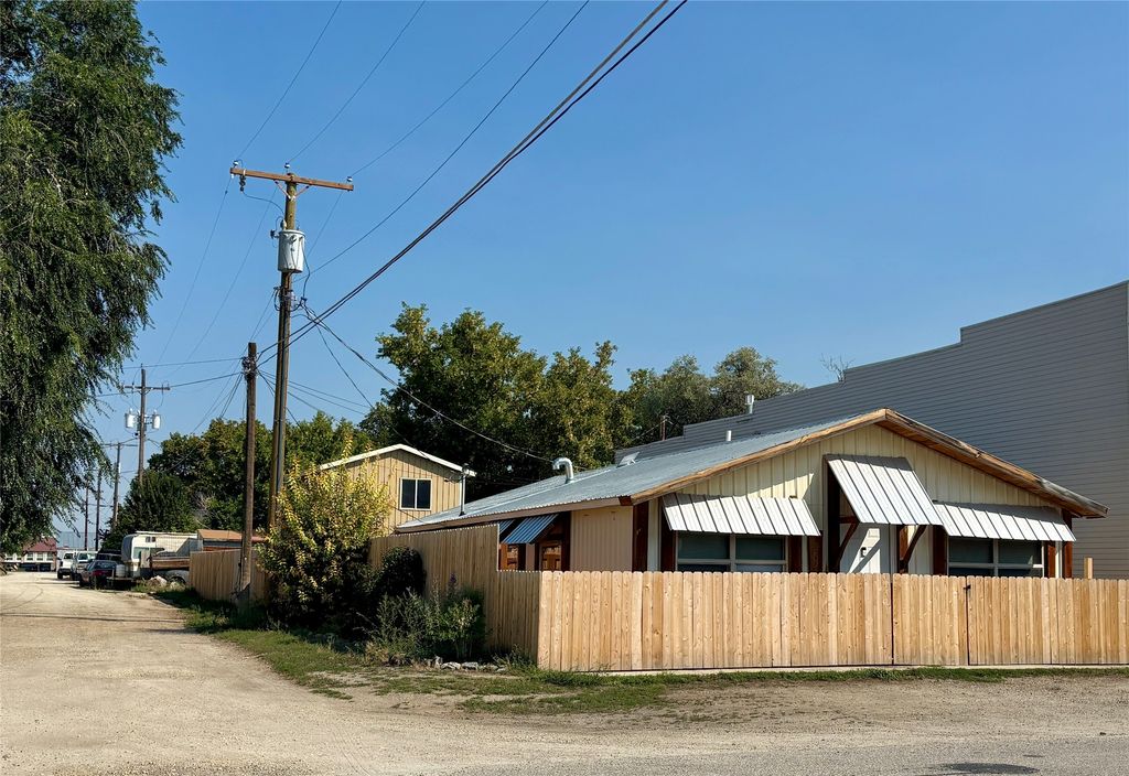 Photo of 292 W Second Street, Corvallis, MT 59828 (MLS # 30057533)