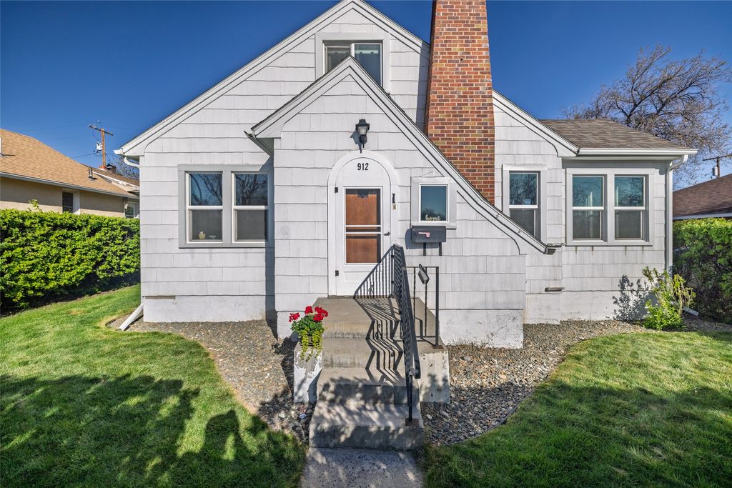 Photo of 912 Logan Street, Helena, MT 59601 (MLS # 30070145)