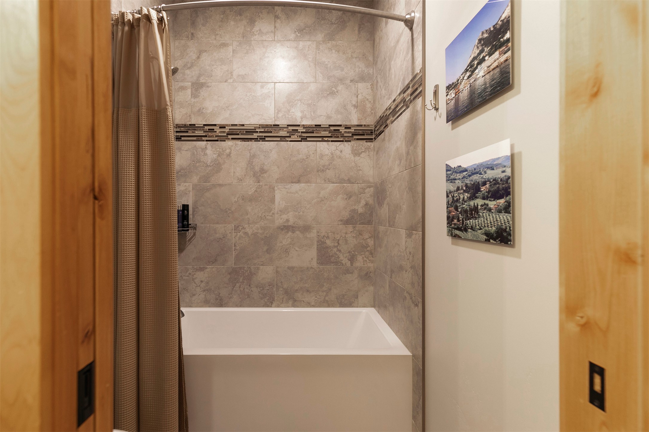 Missoula, Montana 59802, United States, 4 Bedrooms Bedrooms, ,3 BathroomsBathrooms,Residential,Active,118997