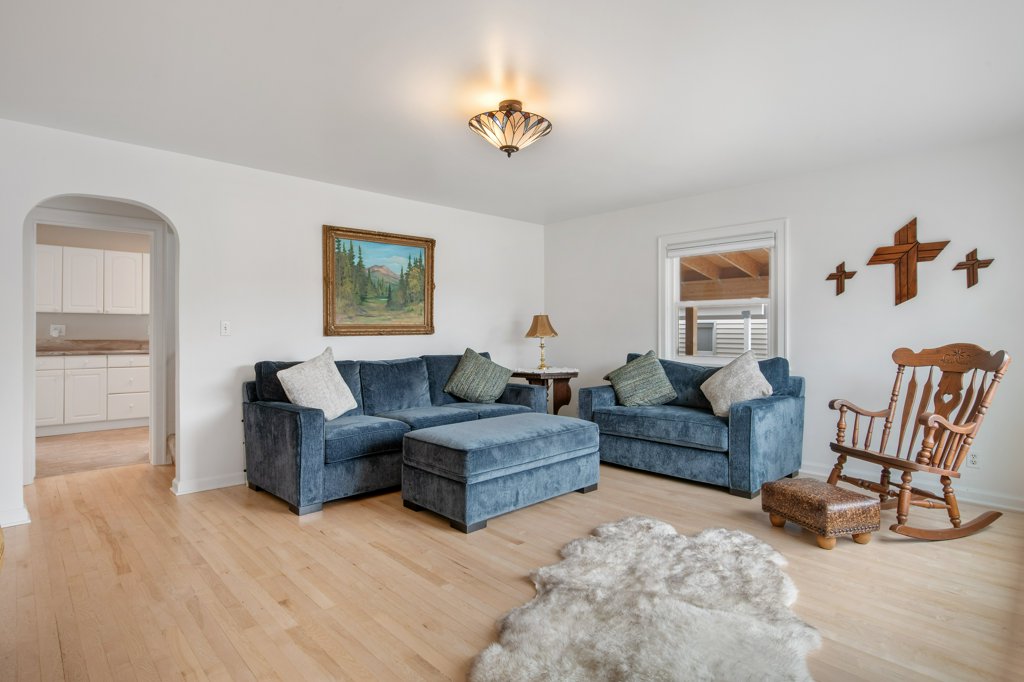 655 Woodworth Avenue