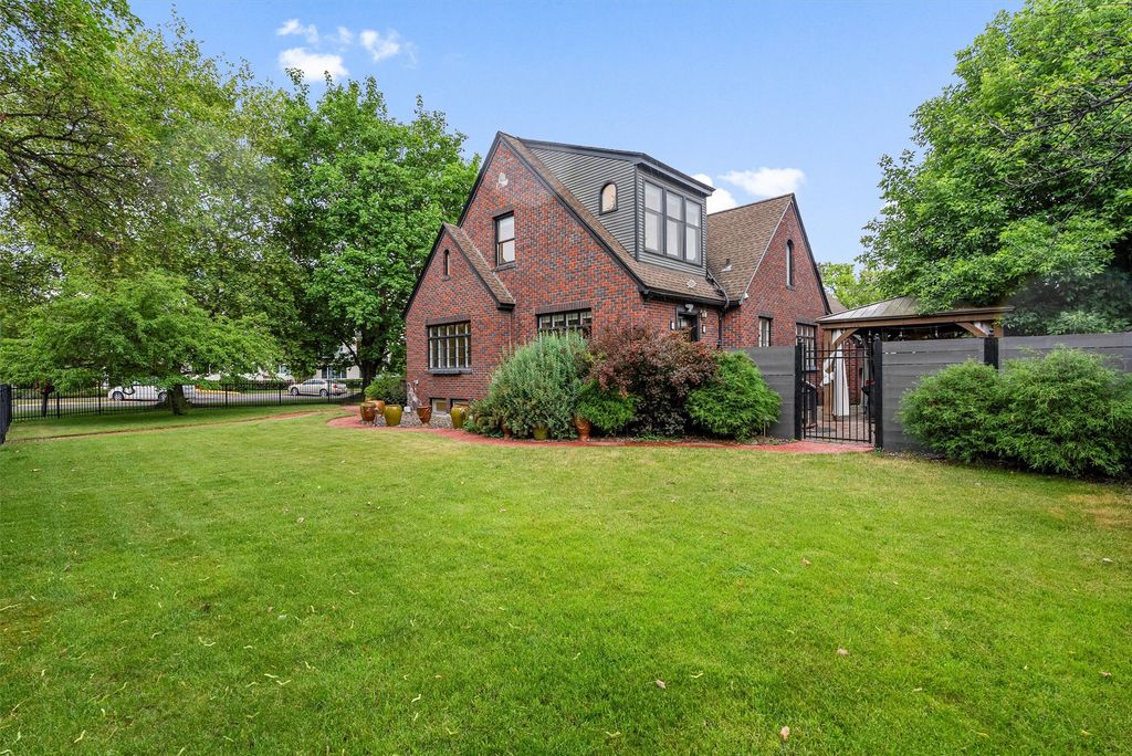 Photo of 300 Connell Avenue, Missoula, MT 59801 (MLS # 30065341)