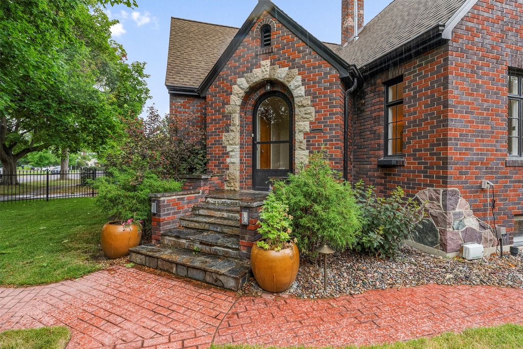 Photo of 300 Connell Avenue, Missoula, MT 59801 (MLS # 30065341)