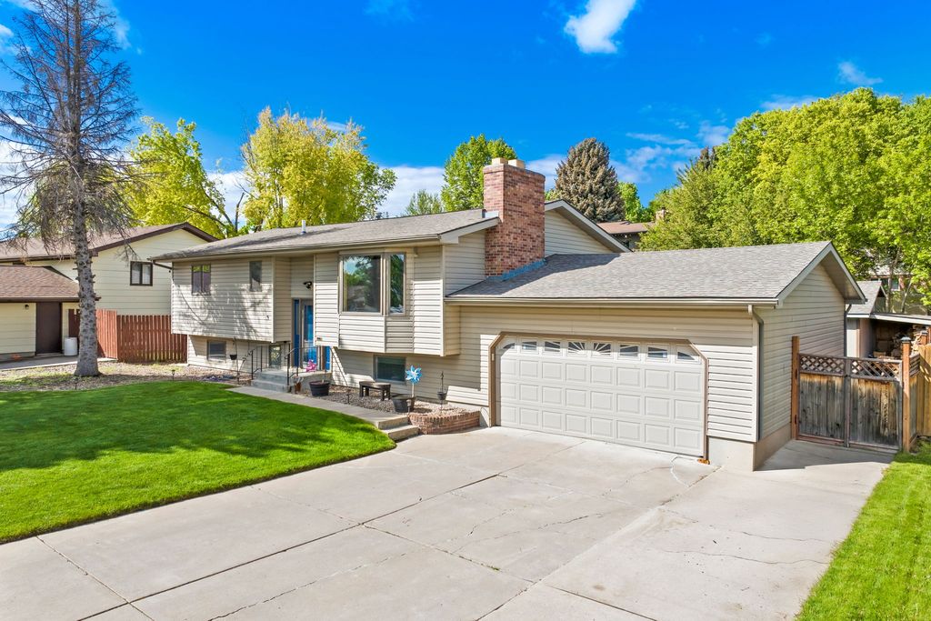 Photo of 2708 Dawn Drive, Great Falls, MT 59404 (MLS # 30069463)