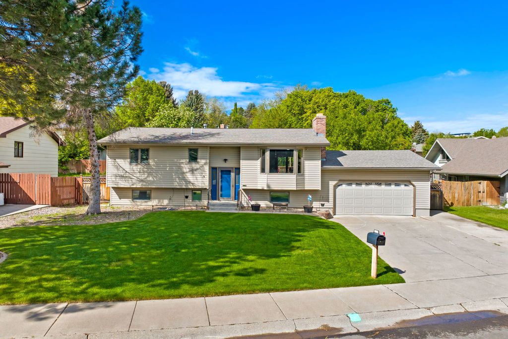 Photo of 2708 Dawn Drive, Great Falls, MT 59404 (MLS # 30069463)