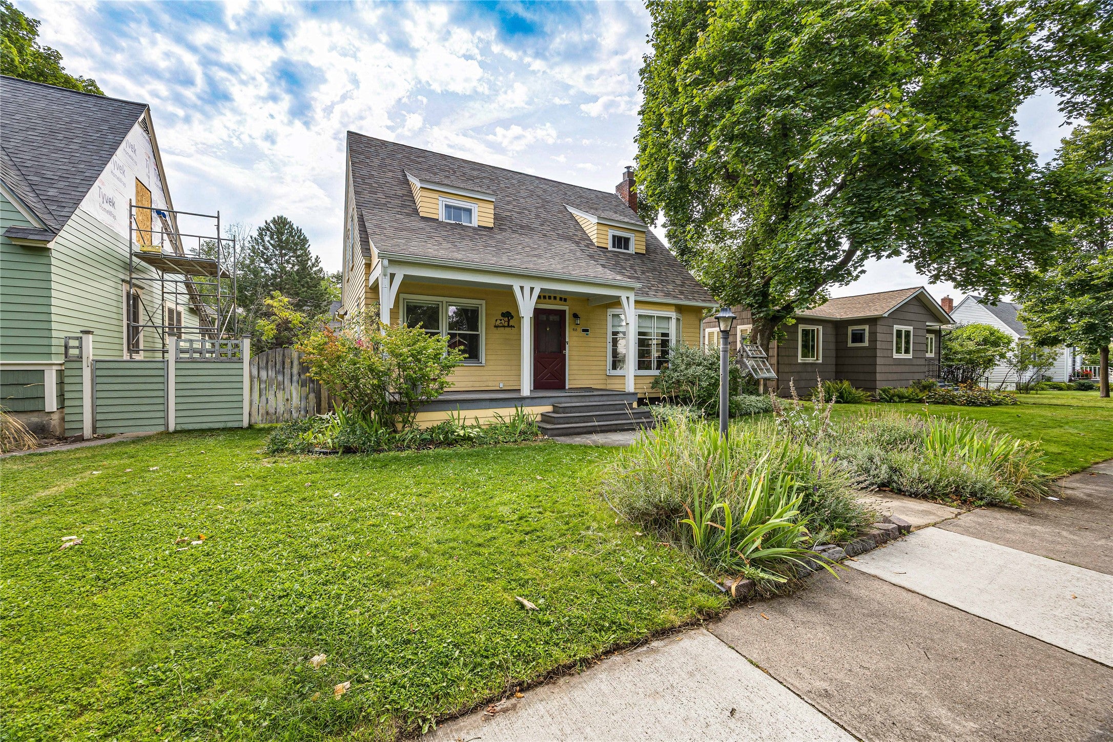 418 Woodford Street