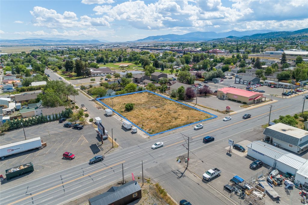 Photo of 1915 N Montana Avenue, Helena, MT 59601 (MLS # 30066482)