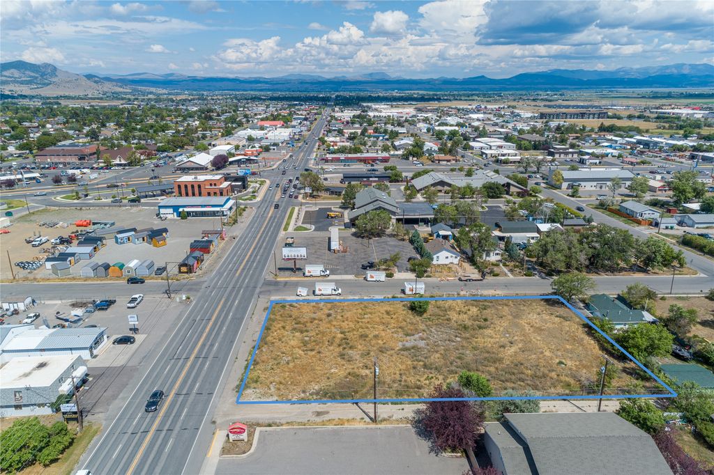 Photo of 1915 N Montana Avenue, Helena, MT 59601 (MLS # 30066482)