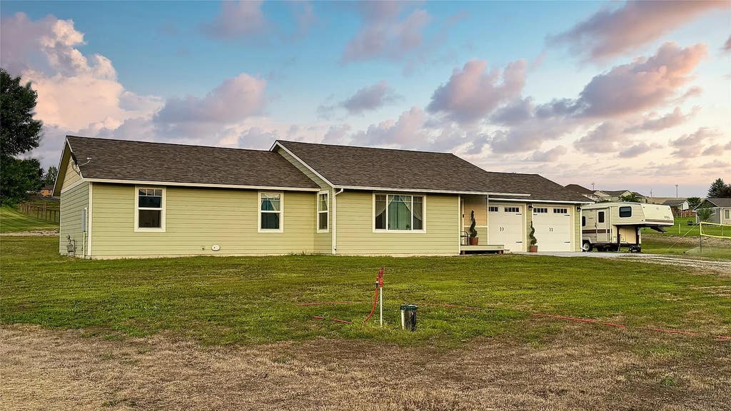 Photo of 668 Winding Creek Trail, Corvallis, MT 59828 (MLS # 30076330)