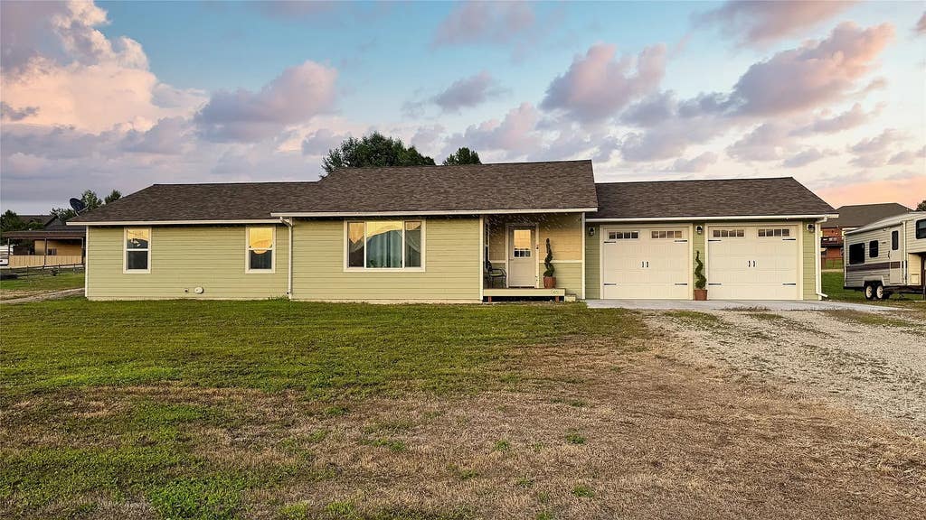 Photo of 668 Winding Creek Trail, Corvallis, MT 59828 (MLS # 30076330)
