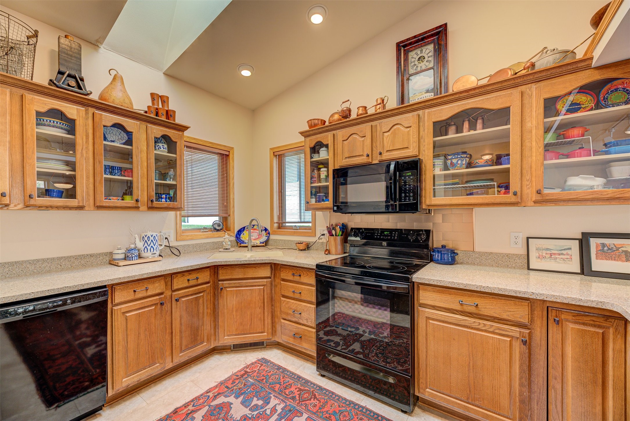 Helena, Montana 59601, United States, 2 Bedrooms Bedrooms, ,3 BathroomsBathrooms,Residential,Pending,52383