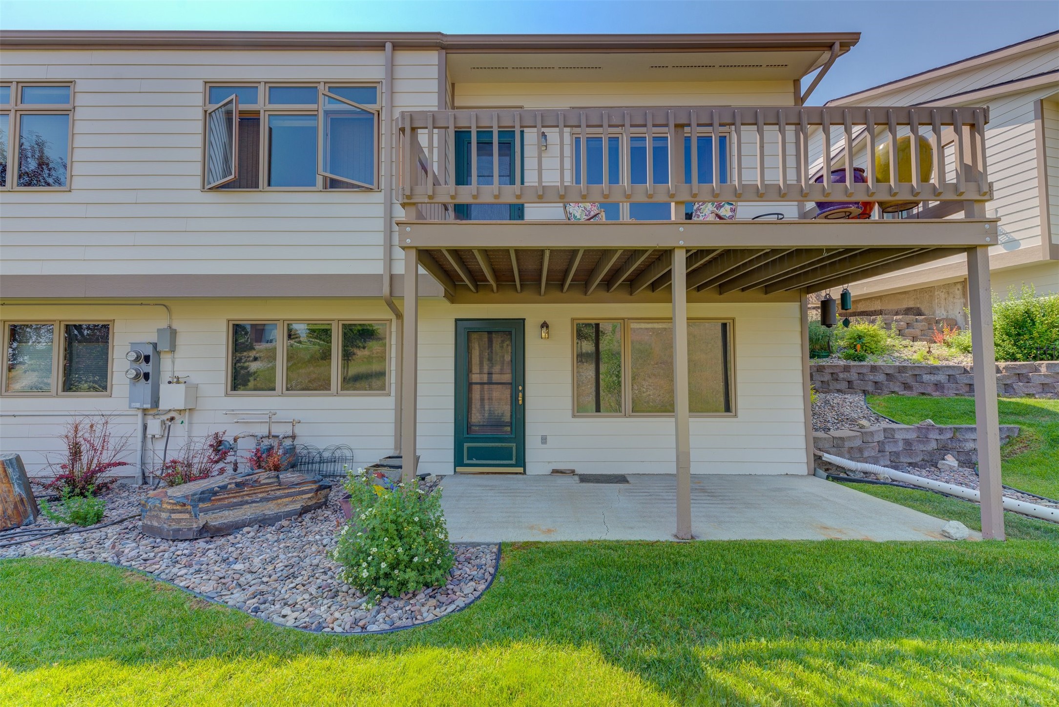 Helena, Montana 59601, United States, 2 Bedrooms Bedrooms, ,3 BathroomsBathrooms,Residential,Pending,52383