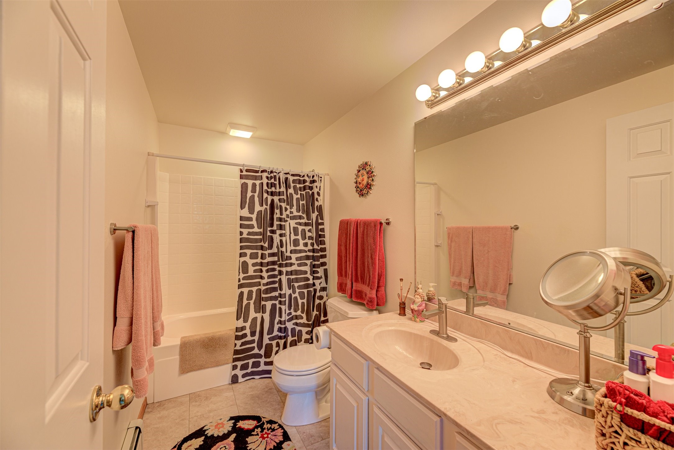 Helena, Montana 59601, United States, 2 Bedrooms Bedrooms, ,3 BathroomsBathrooms,Residential,Pending,52383