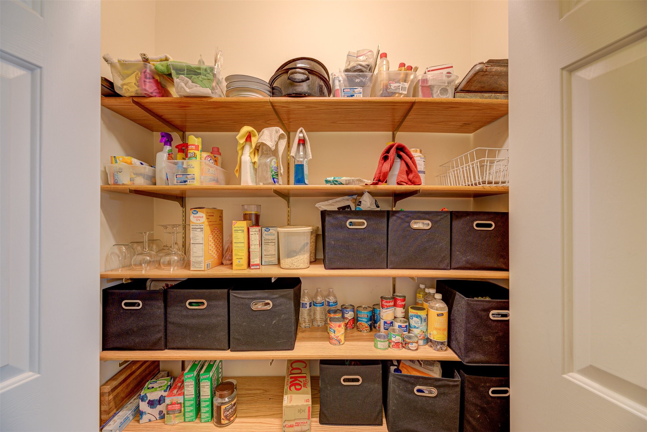 Helena, Montana 59601, United States, 2 Bedrooms Bedrooms, ,3 BathroomsBathrooms,Residential,Pending,52383