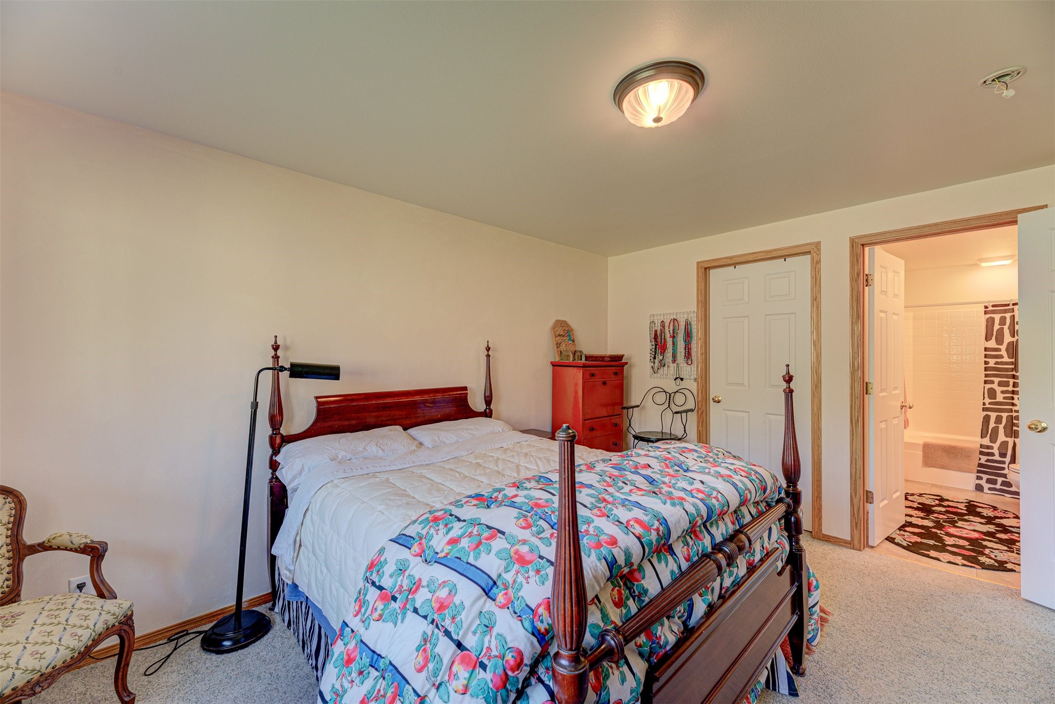 Helena, Montana 59601, United States, 2 Bedrooms Bedrooms, ,3 BathroomsBathrooms,Residential,Pending,52383