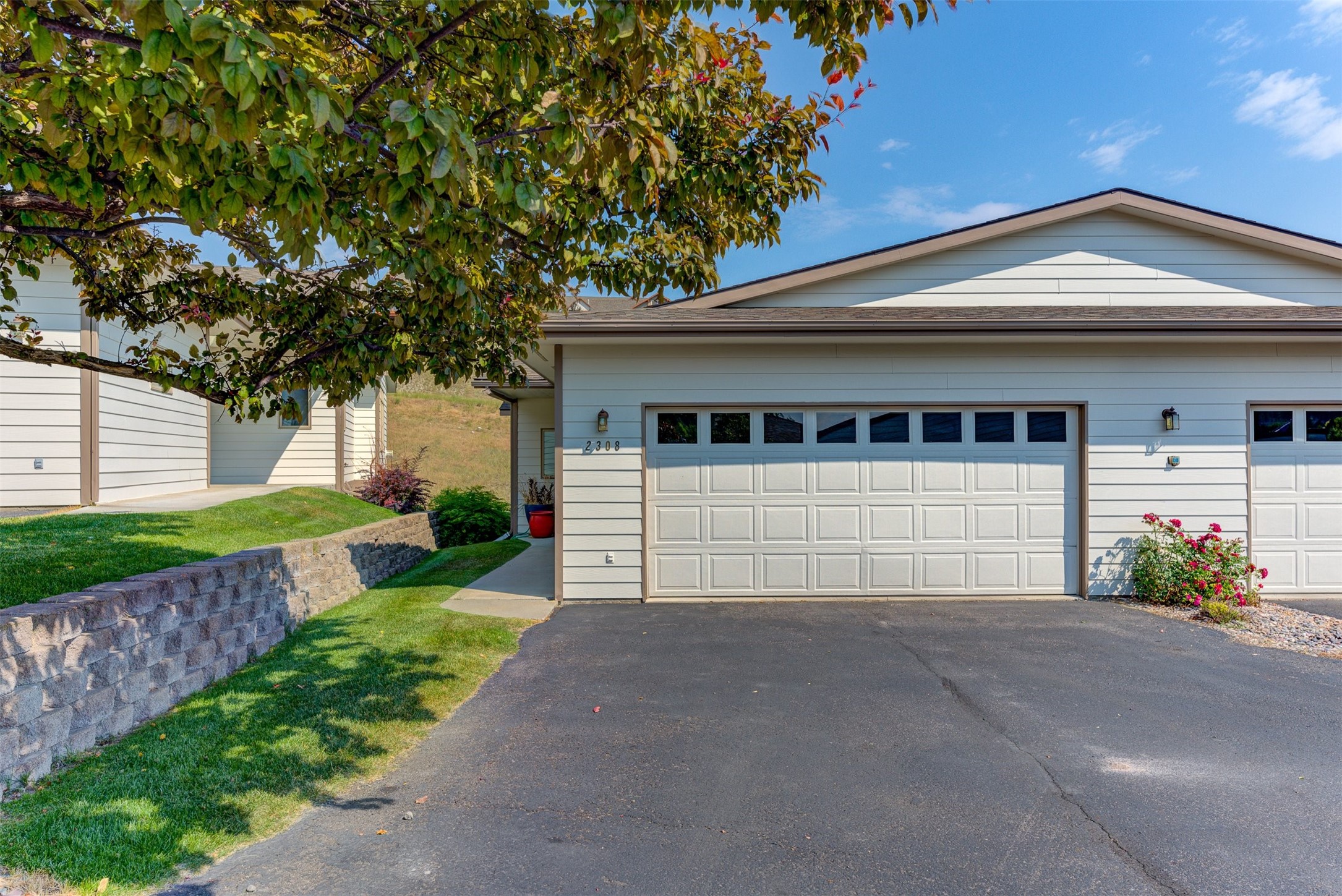 Helena, Montana 59601, United States, 2 Bedrooms Bedrooms, ,3 BathroomsBathrooms,Residential,Pending,52383