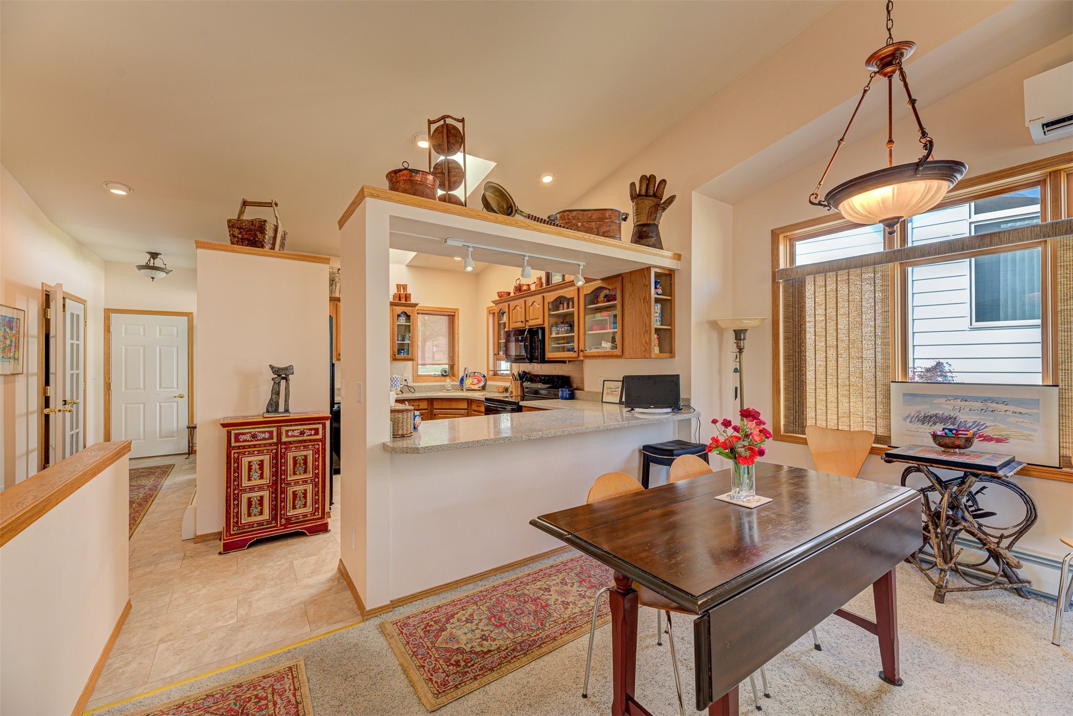 Helena, Montana 59601, United States, 2 Bedrooms Bedrooms, ,3 BathroomsBathrooms,Residential,Pending,52383