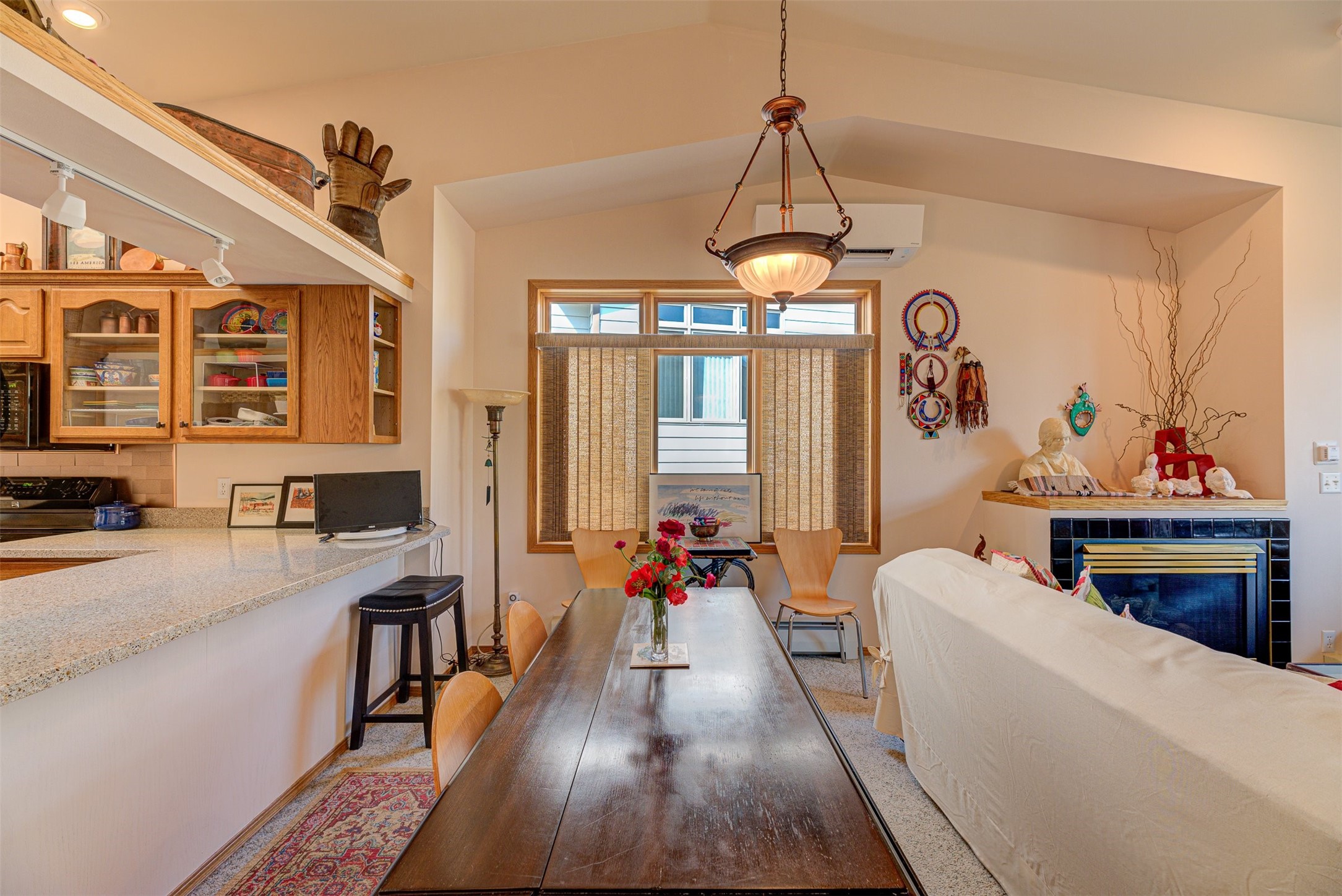 Helena, Montana 59601, United States, 2 Bedrooms Bedrooms, ,3 BathroomsBathrooms,Residential,Pending,52383