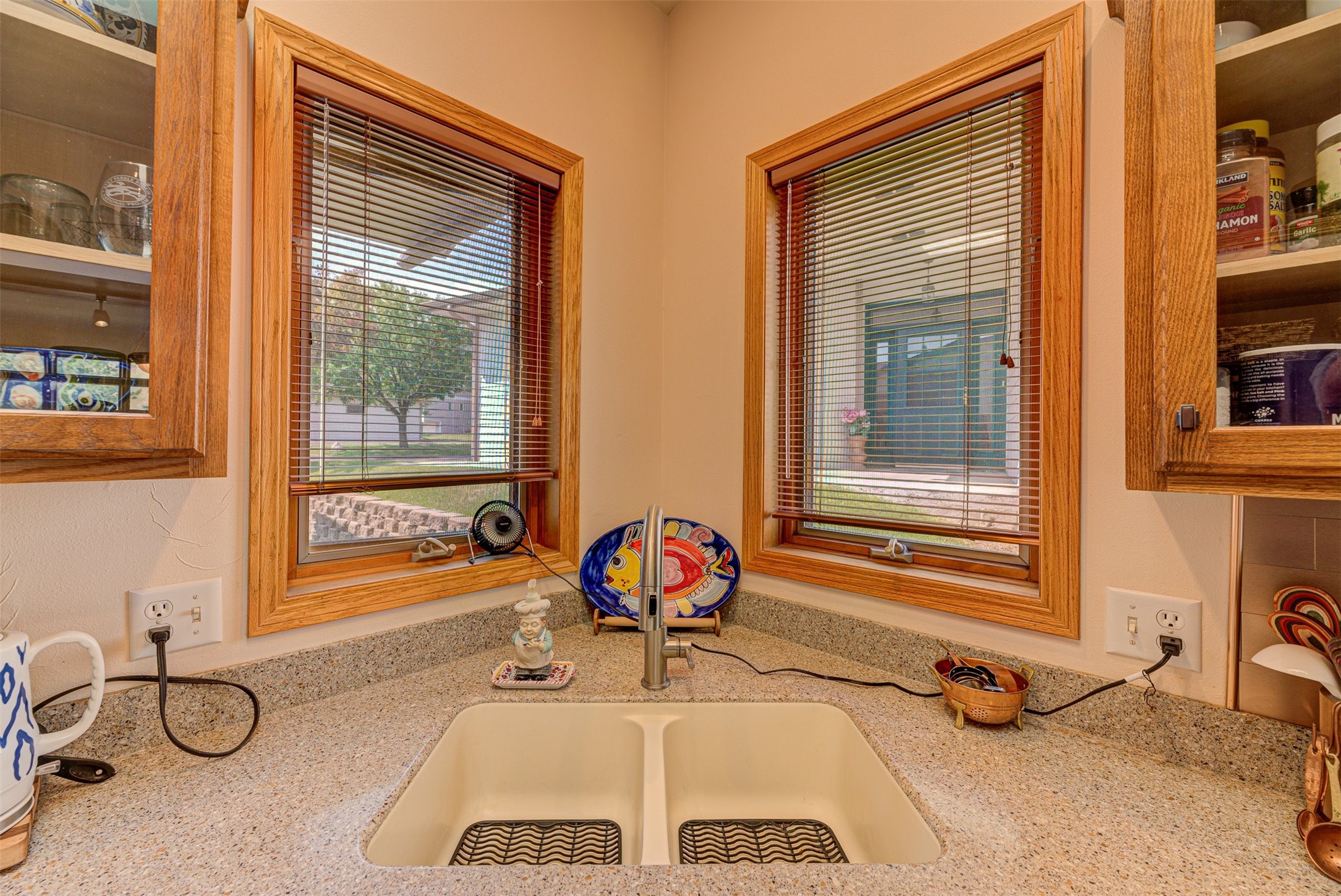 Helena, Montana 59601, United States, 2 Bedrooms Bedrooms, ,3 BathroomsBathrooms,Residential,Pending,52383