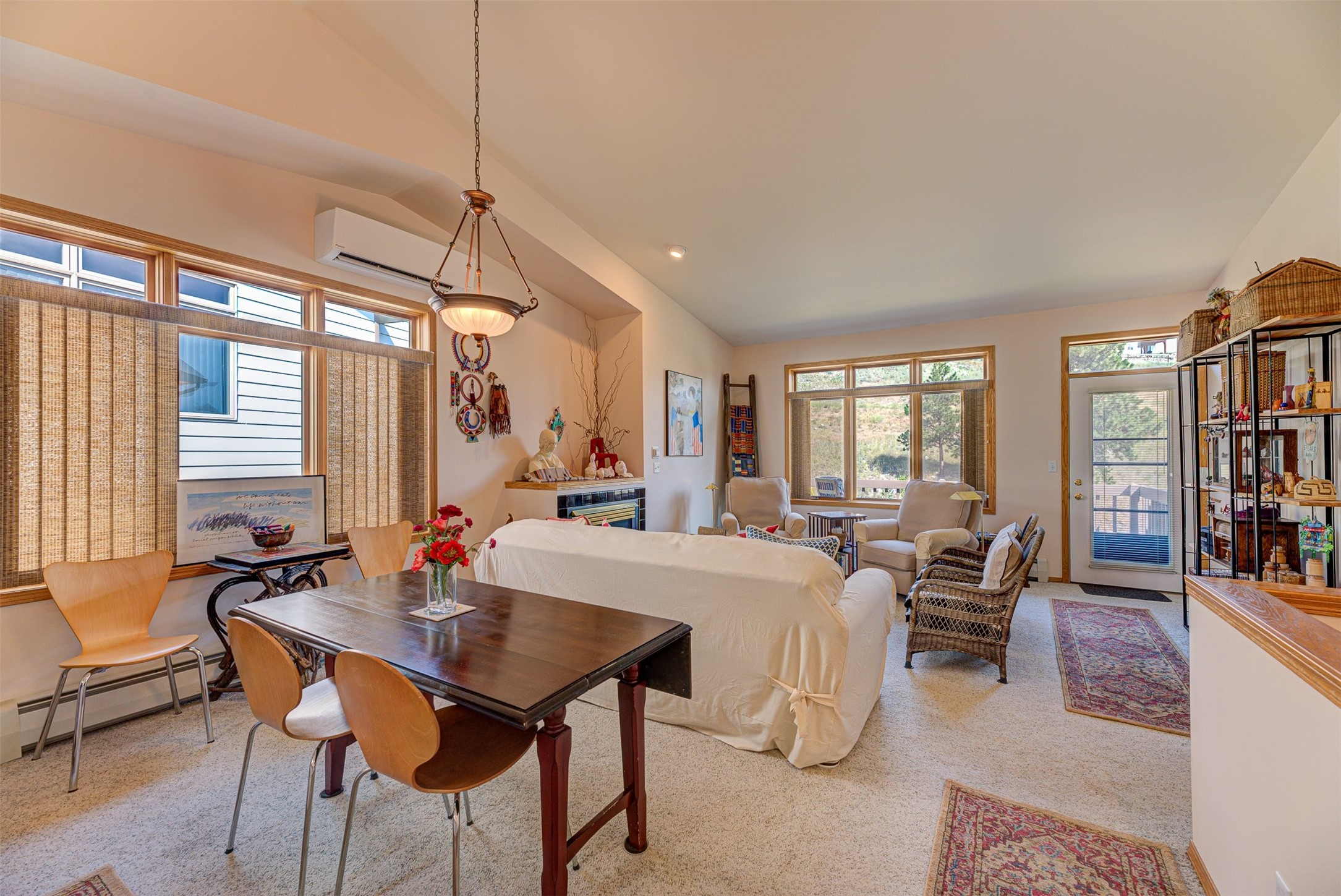 Helena, Montana 59601, United States, 2 Bedrooms Bedrooms, ,3 BathroomsBathrooms,Residential,Pending,52383