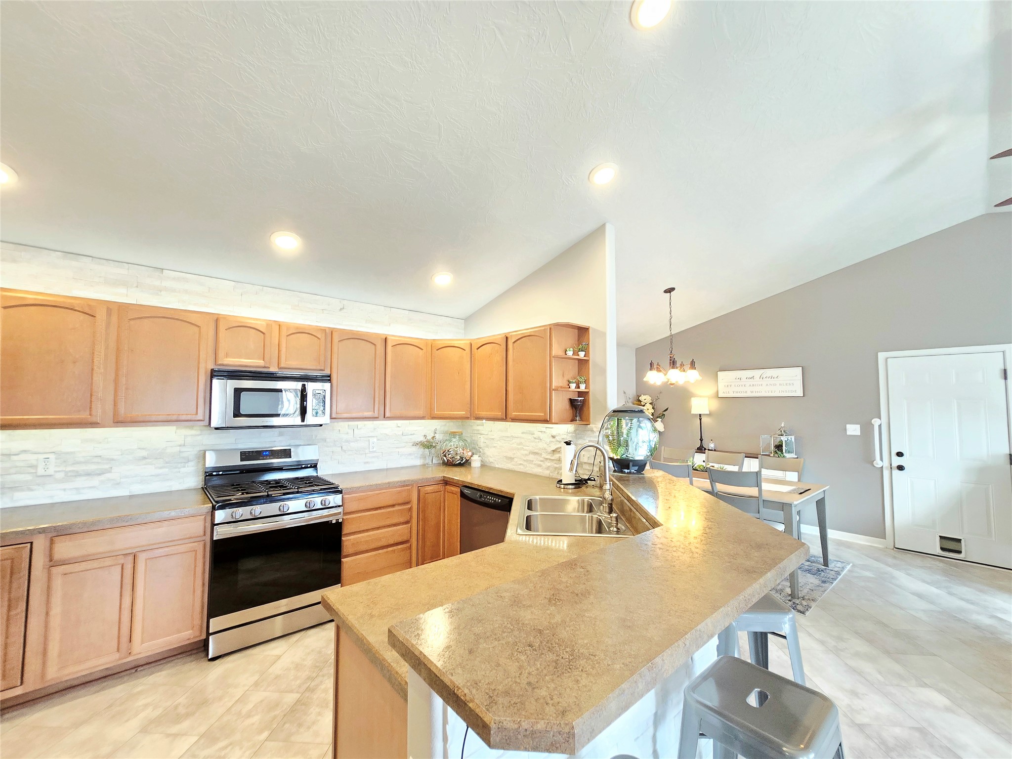 3606 9th Street NE