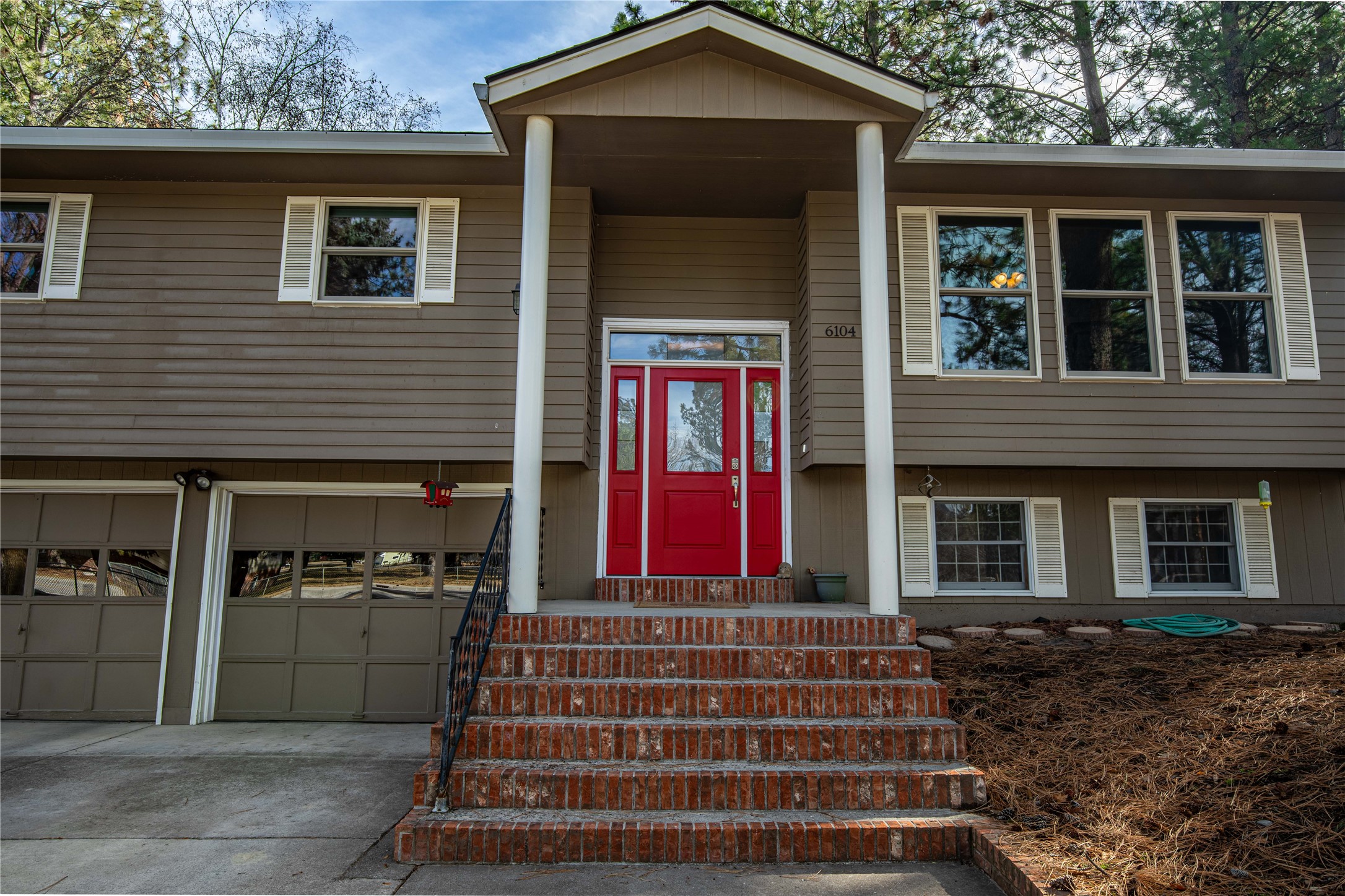 6104 Linda Vista Boulevard