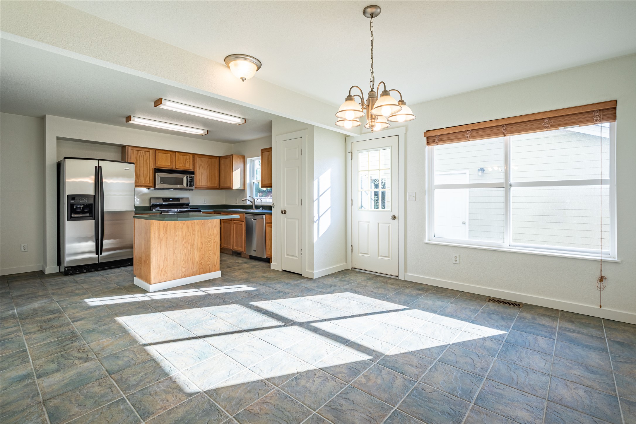 Missoula, Montana 59808, United States, 3 Bedrooms Bedrooms, ,2 BathroomsBathrooms,Residential,Active,213407