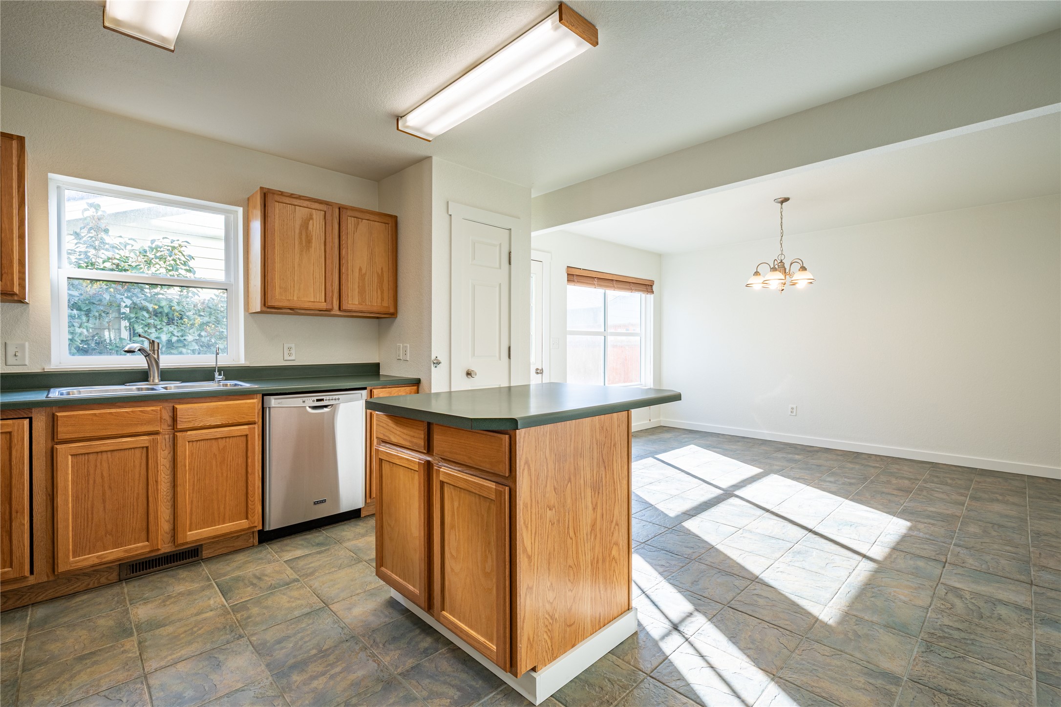 Missoula, Montana 59808, United States, 3 Bedrooms Bedrooms, ,2 BathroomsBathrooms,Residential,Active,213407