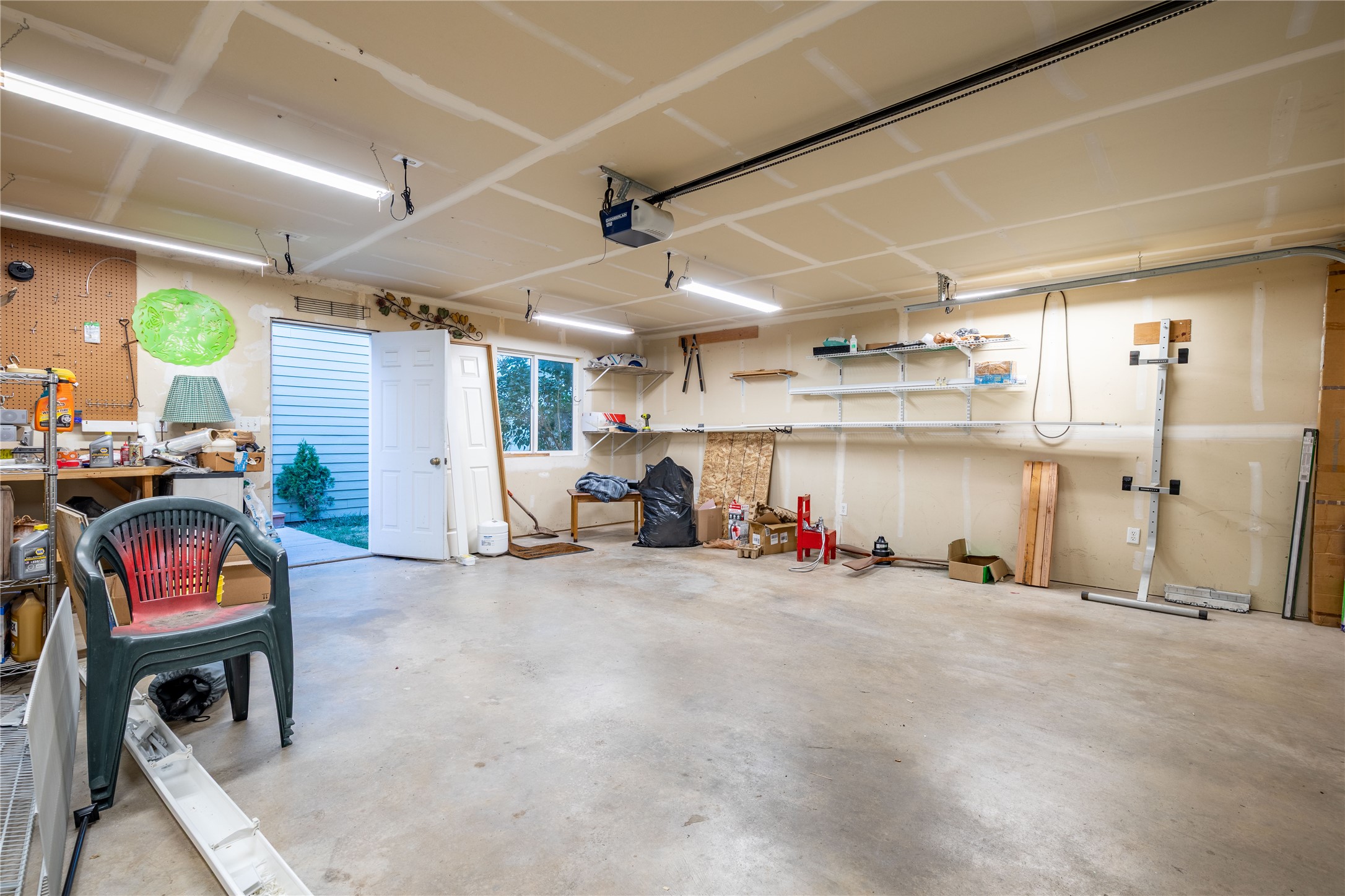 Missoula, Montana 59808, United States, 3 Bedrooms Bedrooms, ,2 BathroomsBathrooms,Residential,Active,213407