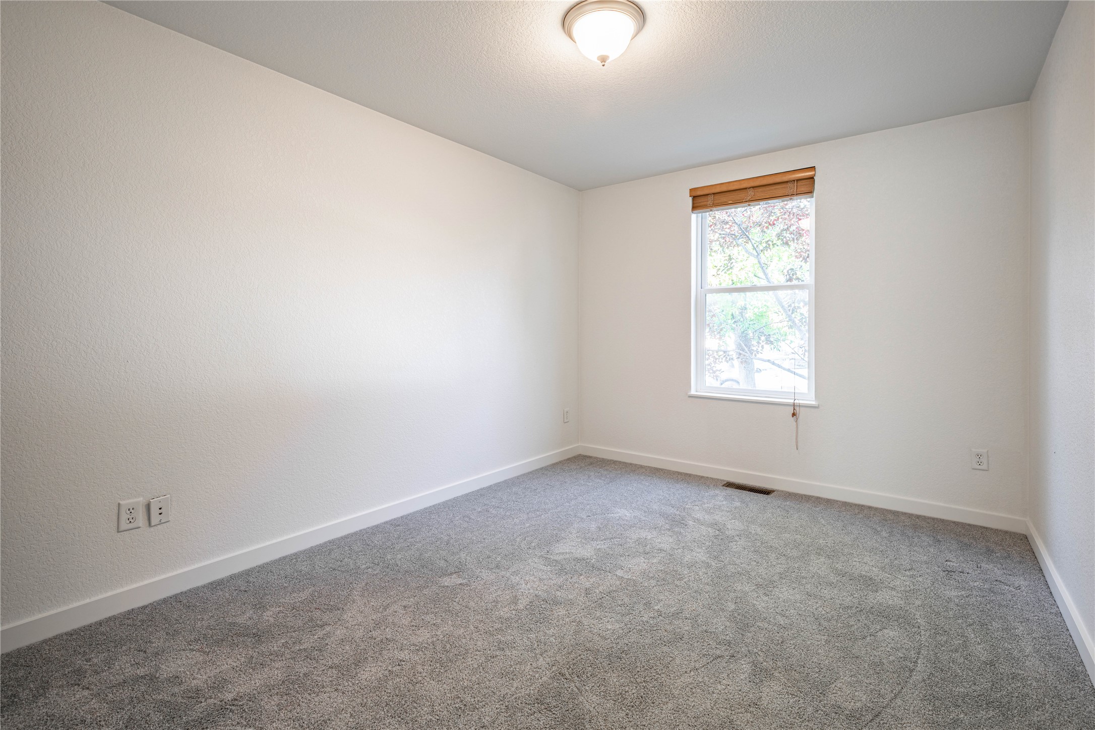 Missoula, Montana 59808, United States, 3 Bedrooms Bedrooms, ,2 BathroomsBathrooms,Residential,Active,213407