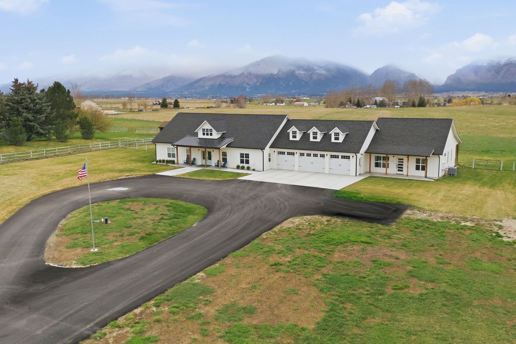 Photo of 543 Diamond 3 Road, Corvallis, MT 59828 (MLS # 30068022)