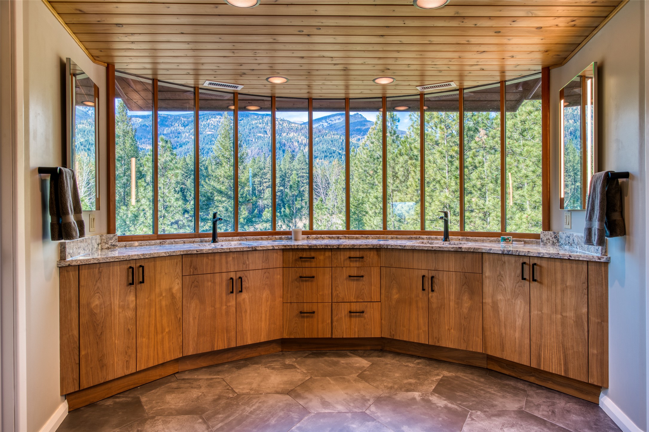 Stevensville, Montana 59870, United States, 2 Bedrooms Bedrooms, ,3 BathroomsBathrooms,Residential,Pending,35014