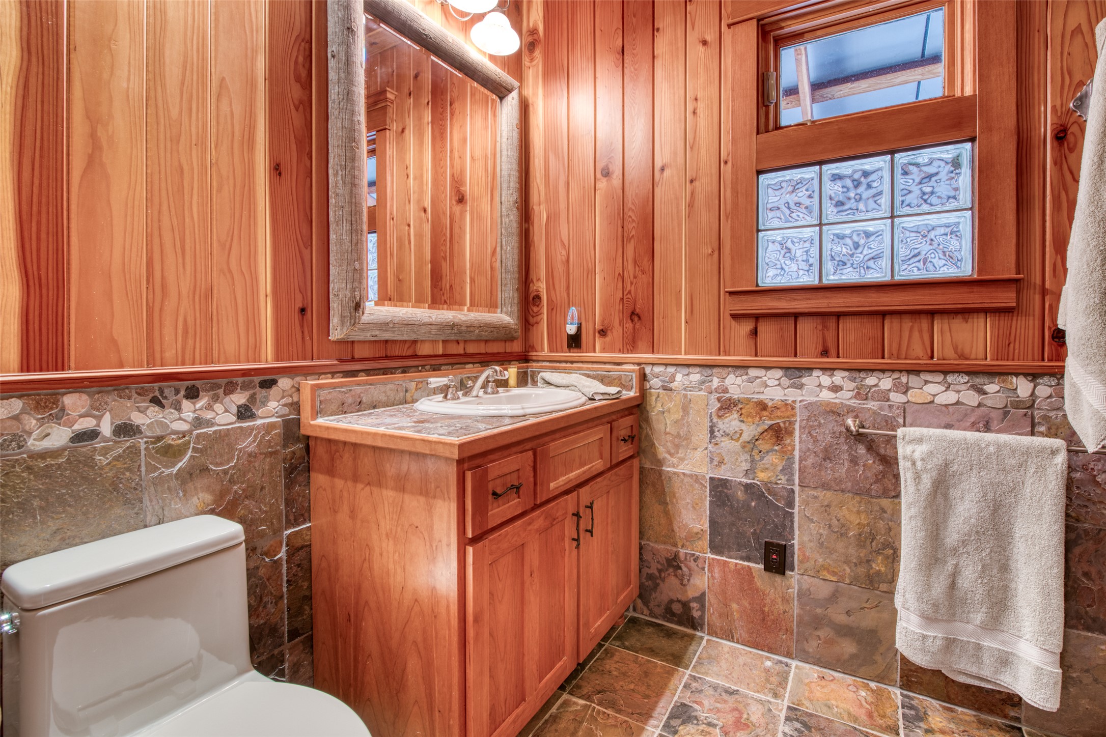 Stevensville, Montana 59870, United States, 2 Bedrooms Bedrooms, ,3 BathroomsBathrooms,Residential,Pending,35014